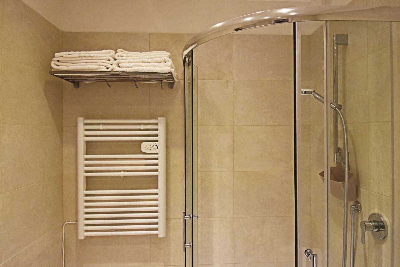 קליארי Edo Gallery Suites מראה חיצוני תמונה